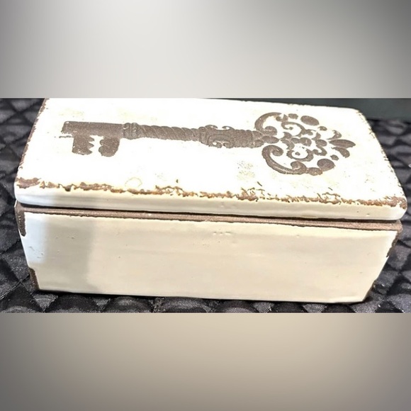 “Notting Hill” unique Ceramic Key box NWT, perfect storage for almost anything! - Picture 4 of 4